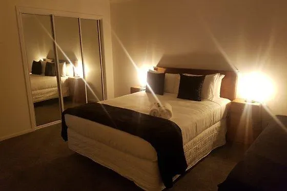 Trendy Bungalow In The Heart Of Rotorua 0*,