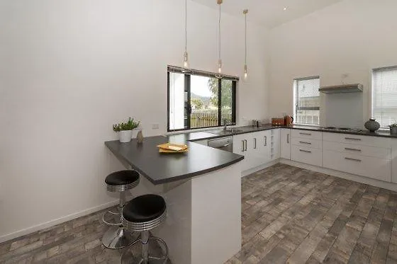 Trendy Bungalow In The Heart Of Rotorua Feriehus